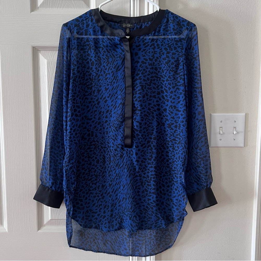 Jessica Simpson XS womans sheer animal print blue & black sleeve top